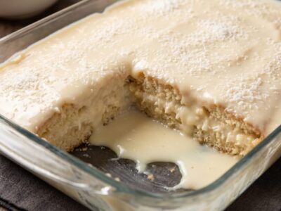 Bolo de leite condensado com coco